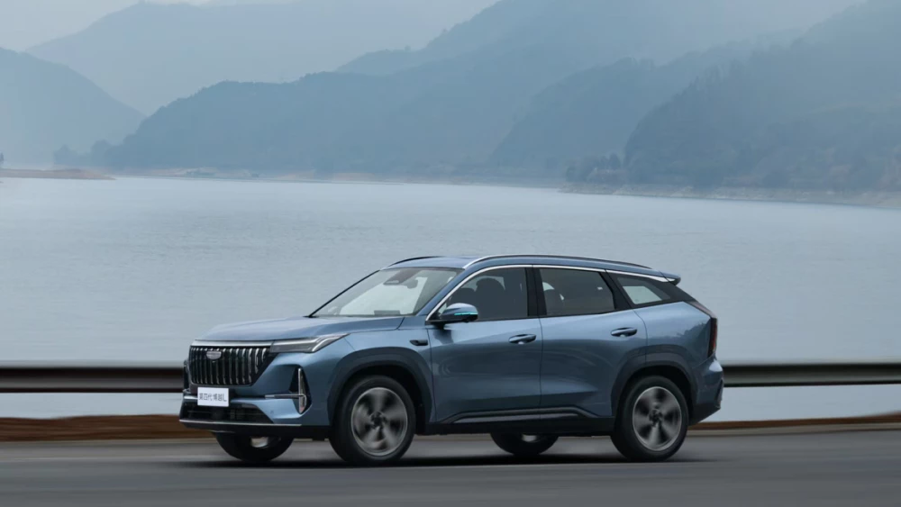  Geely Atlas научится ездить без водителя. Такой кроссовер появится в России под маркой Volga