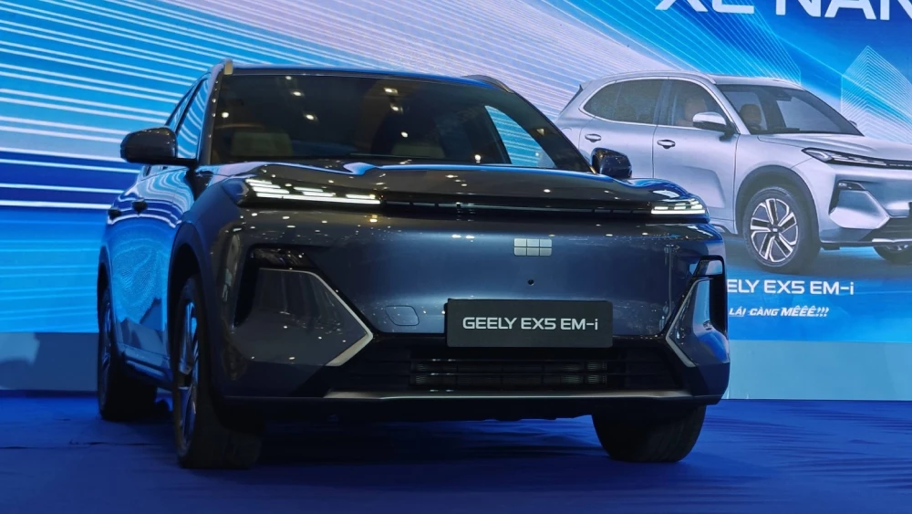  Geely EX5 EM-i установил рекорд запаса хода. Он проехал 1823 км без дозаправки и зарядки