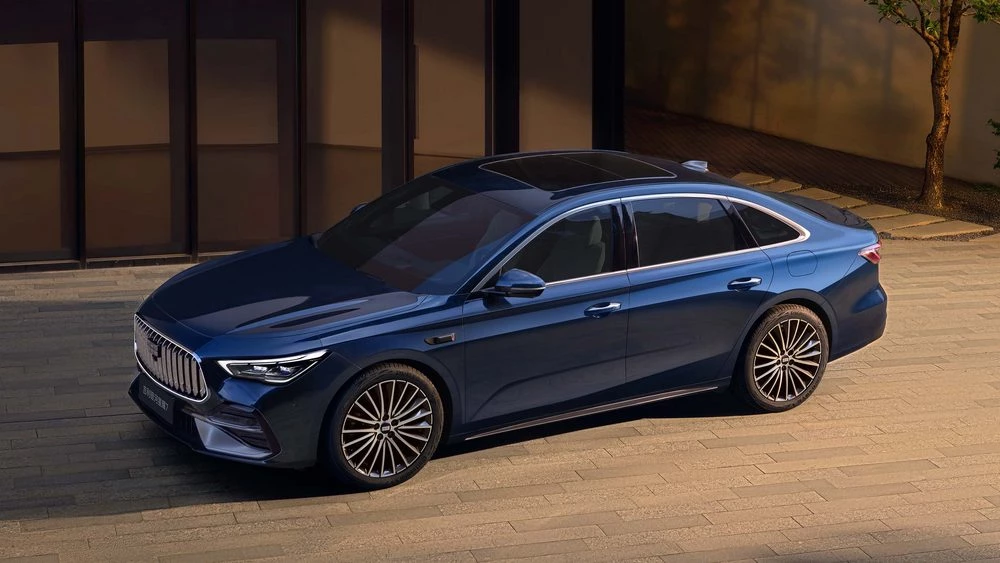  Geely показала на фото новый седан Galaxy Starshine 7. Он получит полный привод