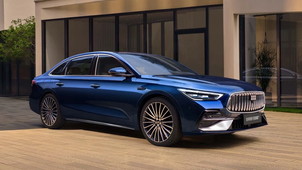  Geely показала на фото новый седан Galaxy Starshine 7. Он получит полный привод