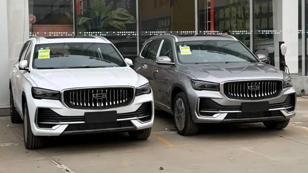  Кроссовер Geely Monjaro получил две дешевые комплектации. За счёт чего снизили цену