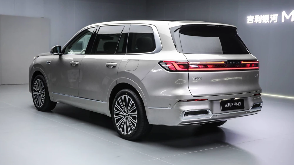 Кроссоверы Aito и Geely стали самыми безопасными автомобилями Китая. В чем их секрет успеха