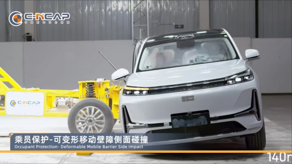 Кроссоверы Aito и Geely стали самыми безопасными автомобилями Китая. В чем их секрет успеха