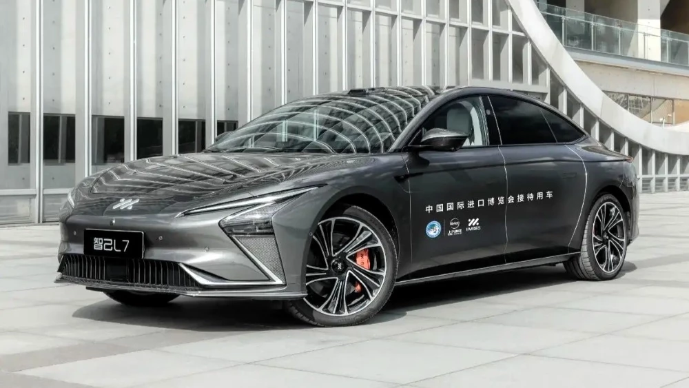  &laquo;На замену Toyota Camry&raquo;. &laquo;Москвич&raquo; готовит собственный седан бизнес-класса