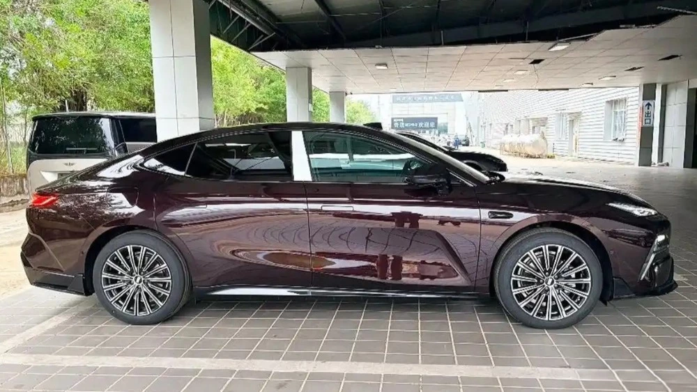  Предпродажи обновленного Geely Galaxy Starshine 8 стартовали в Китае. Изменения и цены
