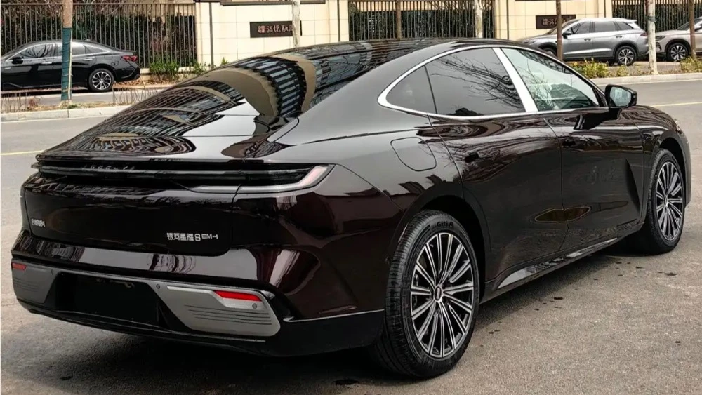  Предпродажи обновленного Geely Galaxy Starshine 8 стартовали в Китае. Изменения и цены