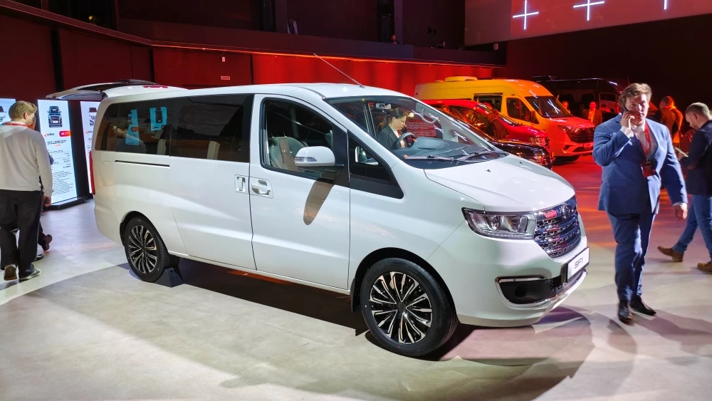 Самый доступный 7-местный минивэн в России. «Соллерс» начал продажи пассажирской версии SF1