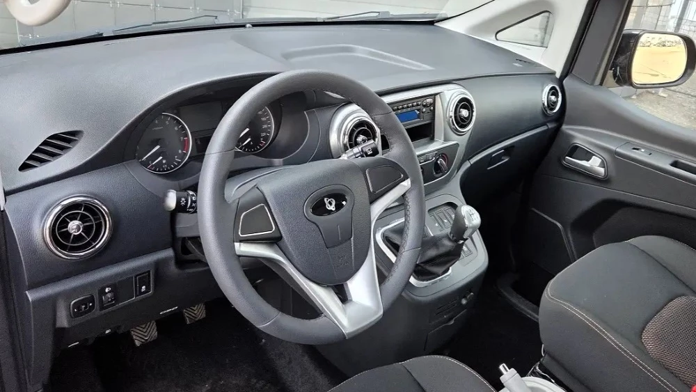 Самый доступный 7-местный минивэн в России. «Соллерс» начал продажи пассажирской версии SF1