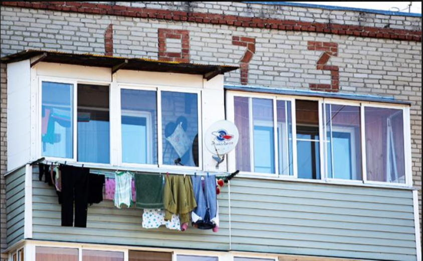 сушить белье на балконе стоит 15 тысяч рублей