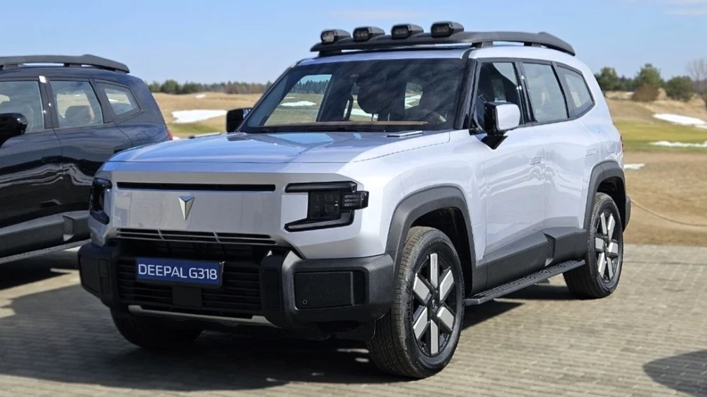 Скидка больше миллиона рублей. Цены гибридного кроссовера Deepal G318 раскрыли в России
