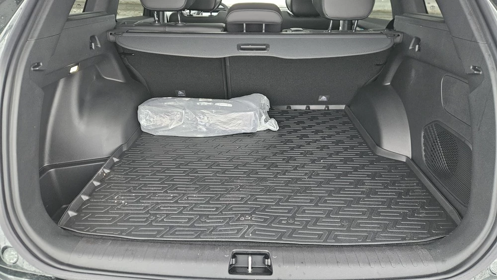  Три экрана и кресло-раскладушка. Geely Monjaro получил новую доступную версию в России