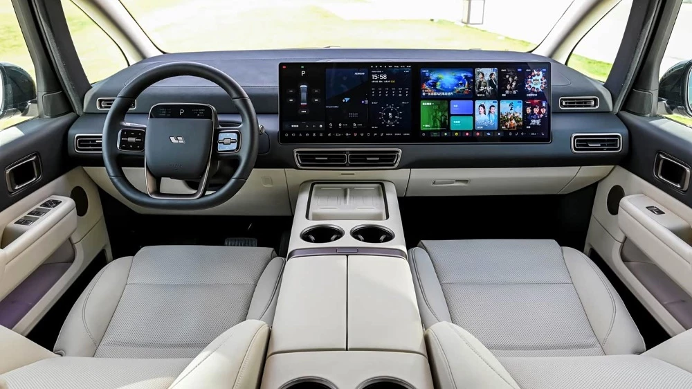  У дизайнеров в Китае закончилась фантазия? Сравниваем интерьеры последних новинок