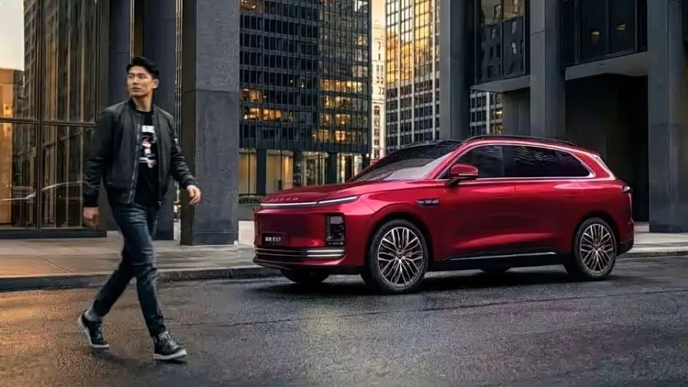  У дизайнеров в Китае закончилась фантазия? Сравниваем интерьеры последних новинок