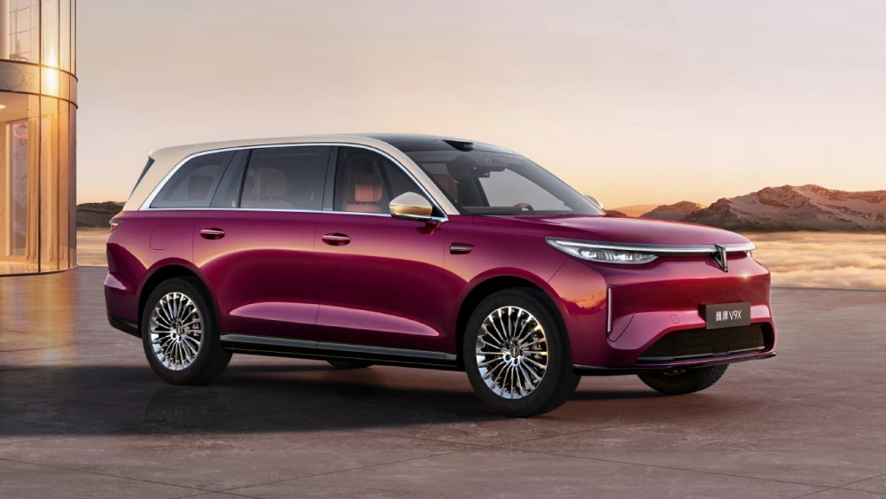  У дизайнеров в Китае закончилась фантазия? Сравниваем интерьеры последних новинок