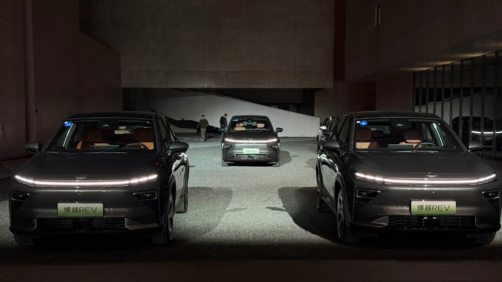 У Geely появился новый купеобразный кроссовер. Atlas REV уже можно заказать в Китае