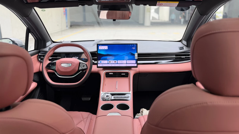 У Geely появился новый купеобразный кроссовер. Atlas REV уже можно заказать в Китае