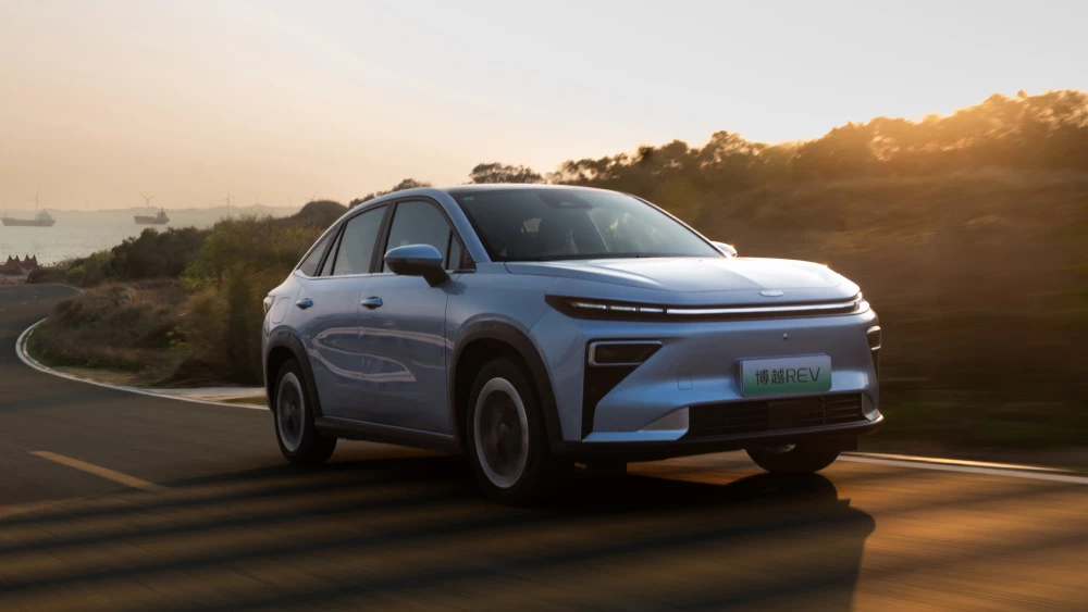 У Geely появился новый купеобразный кроссовер. Atlas REV уже можно заказать в Китае