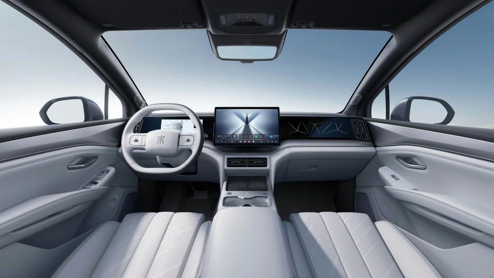 В Китае начали продажи BYD Song Ultra EV. Зарядить кроссовер можно за 9 минут