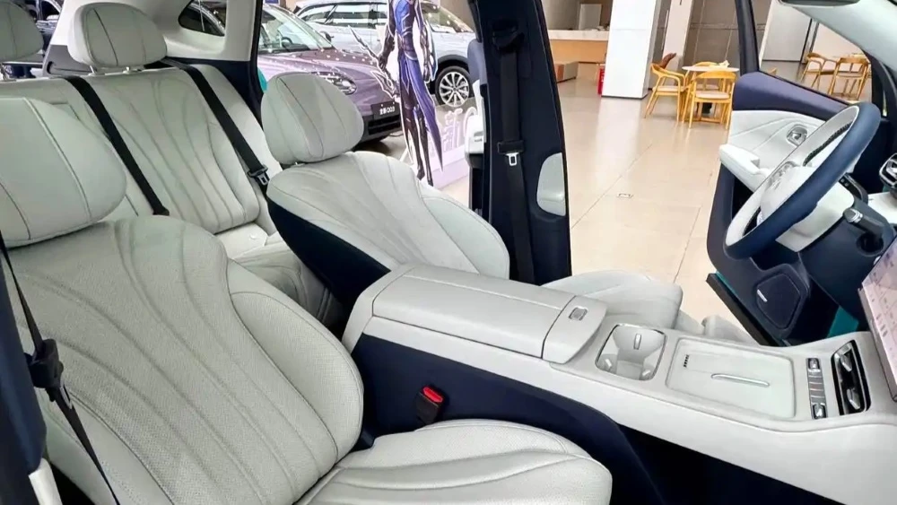  В Китае начались предпродажи нового кроссовера Chery Fulwin T9L. Изучаем характеристики и цены