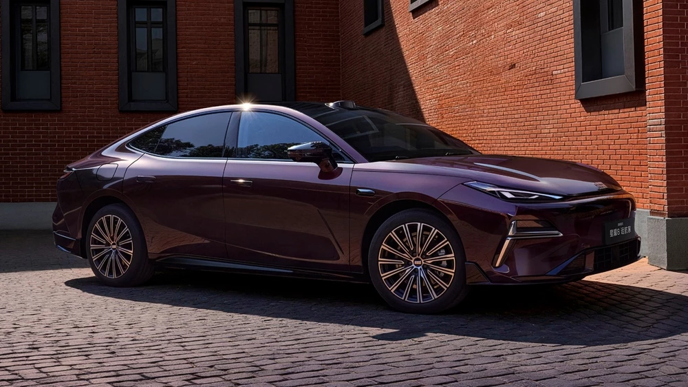  В Китае начались продажи обновленного седана Geely Galaxy Starshine 8. Изучаем отличия и цены