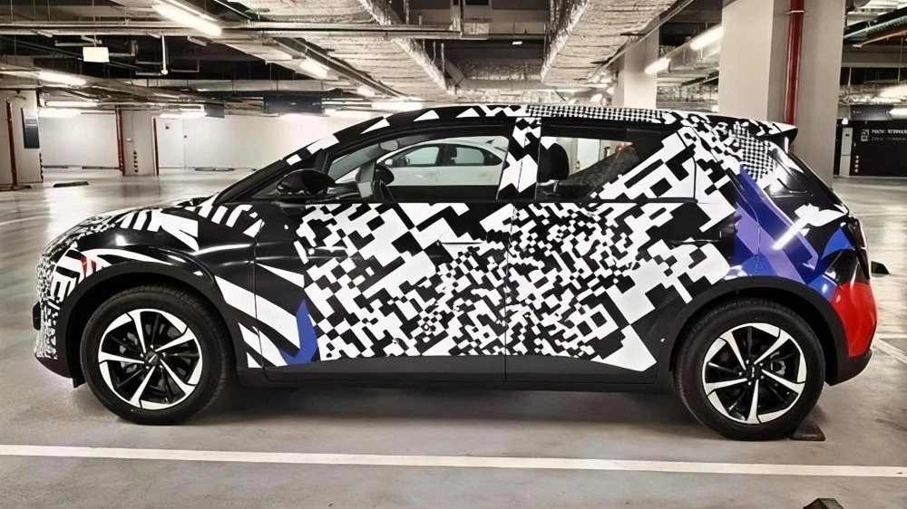  В России заметили вторую модель от &laquo;Яндекс&raquo; и GAC. Это электрический хэчбэк UMO 3