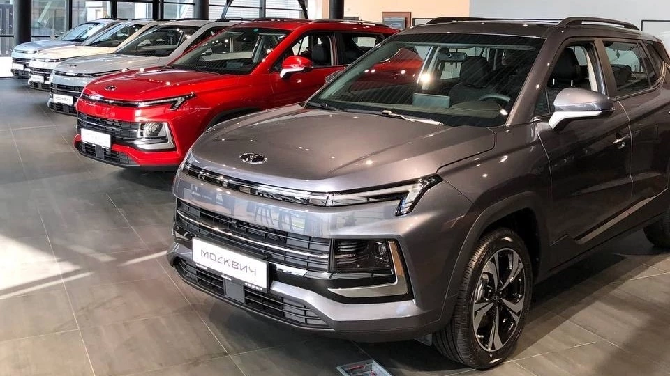  Всё меньше общего с китайским кроссовером. Как локализация в России меняет &laquo;Москвич 3&raquo;