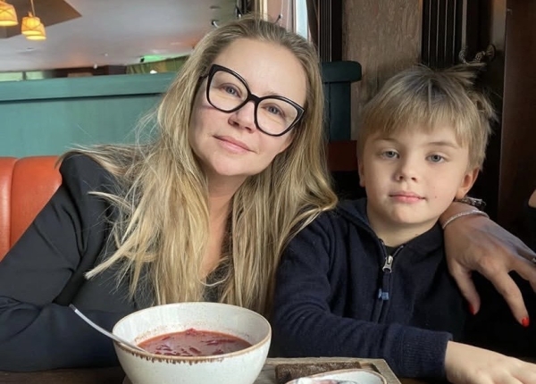 Мария Миронова развелась с мужем, который на 18 лет моложе неё, и судится с ним за опеку над сыном: &laquo;Ребёнка не отдам!&raquo;