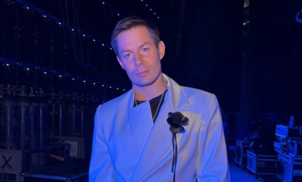 Дарит цветы и ходит по магазинам: Стас Пьеха начал встречаться с молодой стилисткой, которая младше него на 14 лет