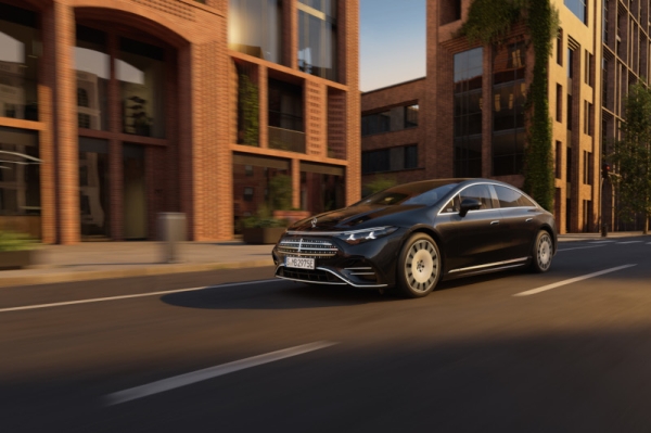 Обновлённый электромобиль Mercedes-Benz EQS увеличил запас хода и ускорил зарядку 