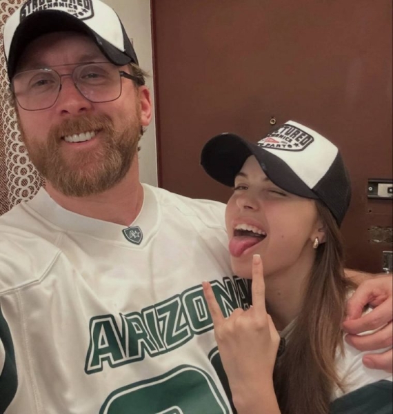 «Хочет заниматься курами и помидорами»: Данила Якушев женится на девушке на 20 лет моложе «Хочет заниматься курами и помидорами»: Данила Якушев женится на девушке на 20 лет моложе