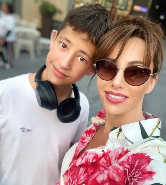 Бывшая жена Рената Агзамова показала нового возлюбленного Бывшая жена Рената Агзамова показала нового возлюбленного