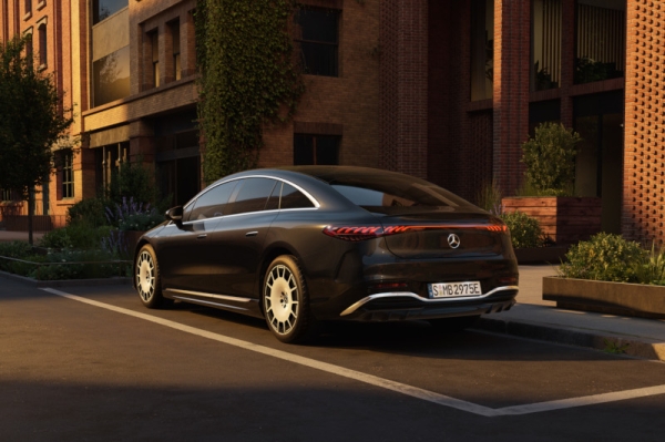 Обновлённый электромобиль Mercedes-Benz EQS увеличил запас хода и ускорил зарядку 