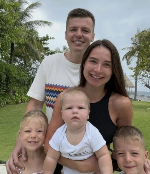 «Дети остаются без обоих родителей»: адвокат Лерчек высказался о предстоящем суде по делу Артема Чекалина «Дети остаются без обоих родителей»: адвокат Лерчек высказался о предстоящем суде по делу Артема Чекалина