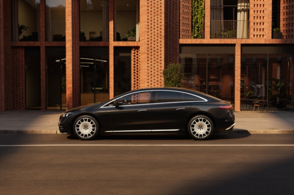 Обновлённый электромобиль Mercedes-Benz EQS увеличил запас хода и ускорил зарядку 