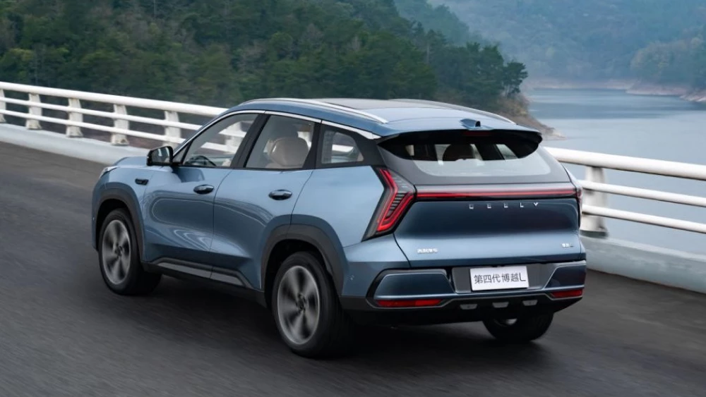  Цена Geely Atlas с &laquo;автопилотом&raquo; от бывшего Lifan названа в Китае. Сколько стоит этот автомобиль