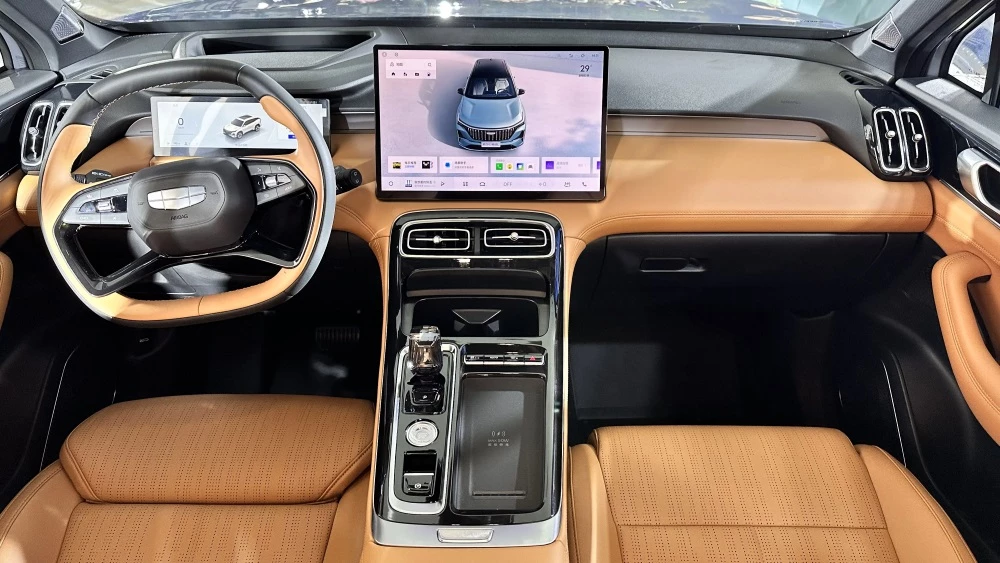  Цена Geely Atlas с &laquo;автопилотом&raquo; от бывшего Lifan названа в Китае. Сколько стоит этот автомобиль