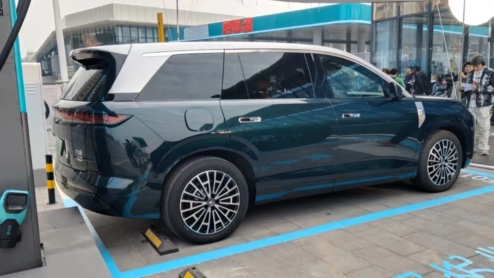  Цены BYD Datang назвали на Пекинском автосалоне. Характеристики и оснащение