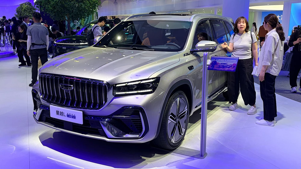  Цены гибридных Geely Monjaro и Preface назвали в Китае. Их уже можно купить