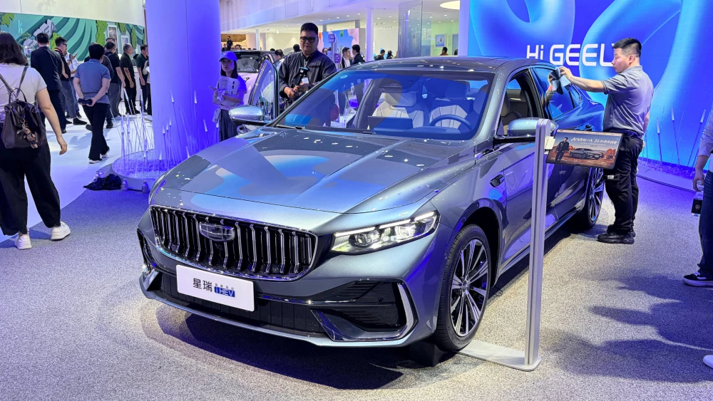  Цены гибридных Geely Monjaro и Preface назвали в Китае. Их уже можно купить