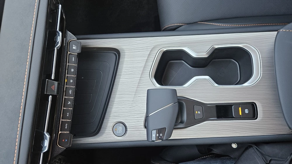  Чуть меньше, проще, но на миллион дешевле. Первый обзор кроссовера Changan CS75 Pro