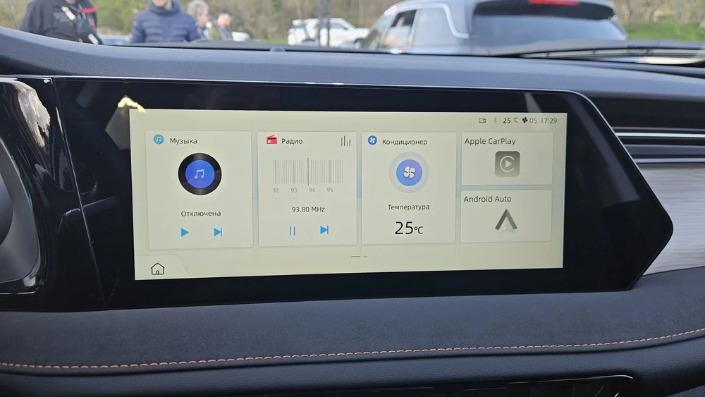  Чуть меньше, проще, но на миллион дешевле. Первый обзор кроссовера Changan CS75 Pro