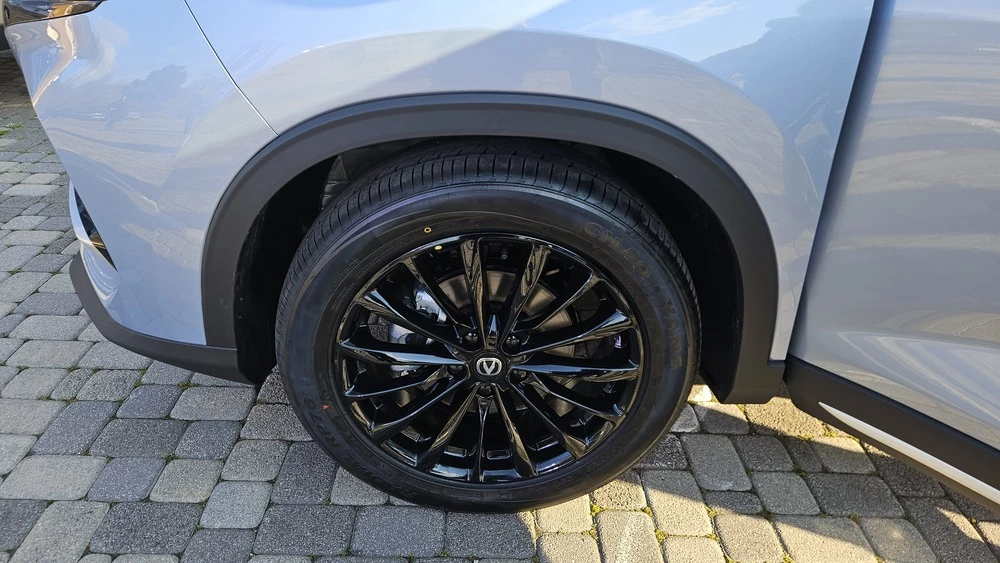  Чуть меньше, проще, но на миллион дешевле. Первый обзор кроссовера Changan CS75 Pro