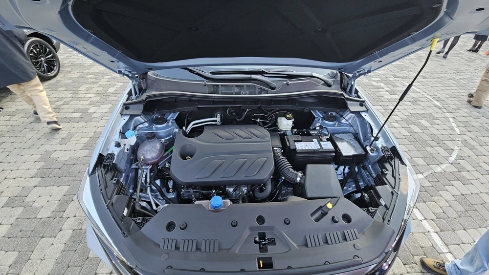  Чуть меньше, проще, но на миллион дешевле. Первый обзор кроссовера Changan CS75 Pro