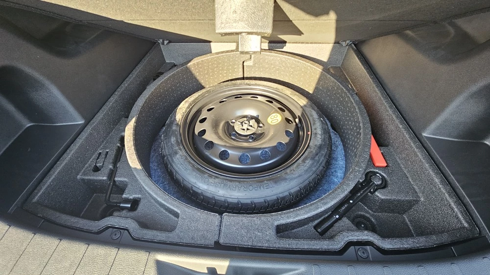  Чуть меньше, проще, но на миллион дешевле. Первый обзор кроссовера Changan CS75 Pro