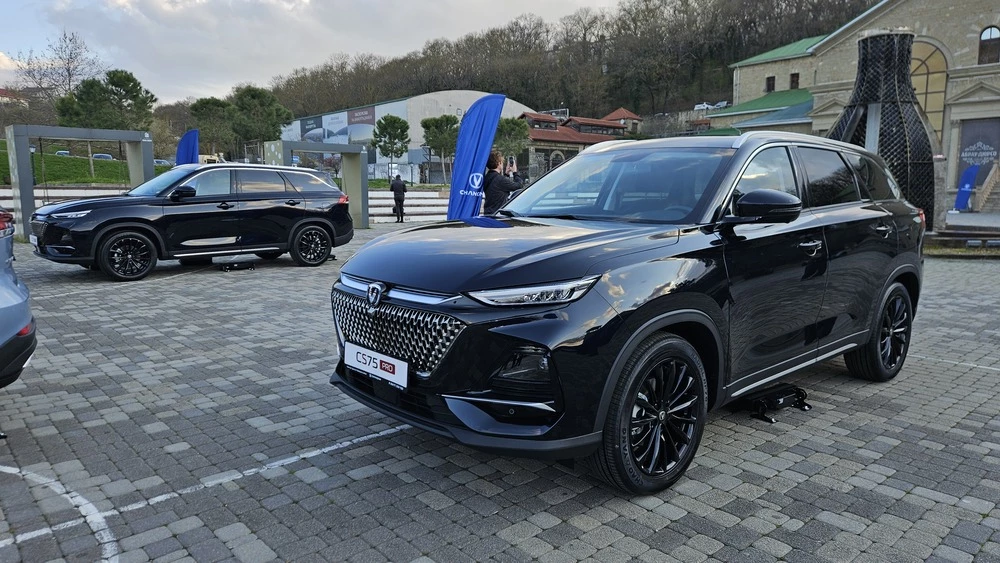  Чуть меньше, проще, но на миллион дешевле. Первый обзор кроссовера Changan CS75 Pro