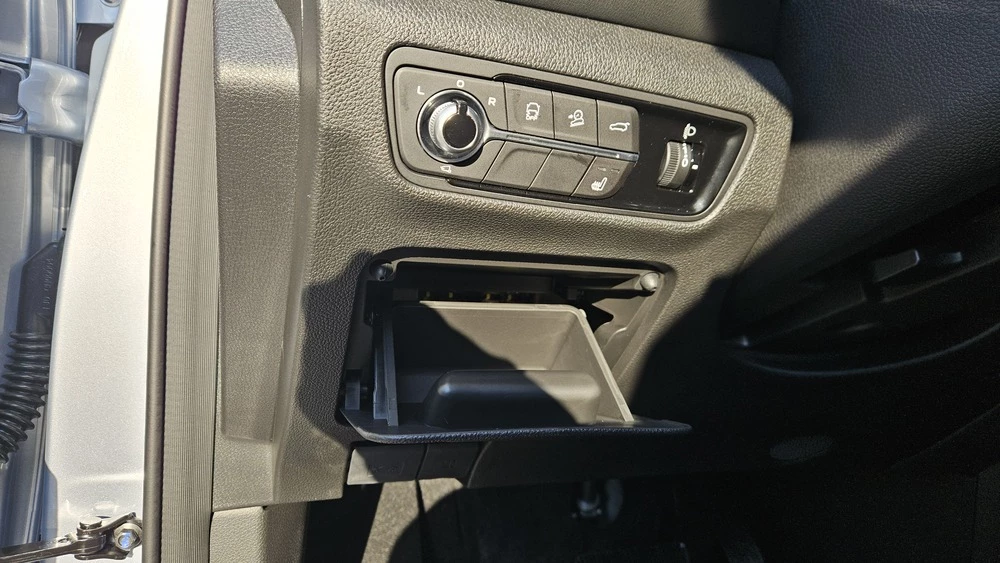  Чуть меньше, проще, но на миллион дешевле. Первый обзор кроссовера Changan CS75 Pro