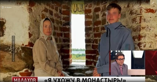 Моет полы, убирает воск со свечей: Юлия Барановская ушла работать в монастырь