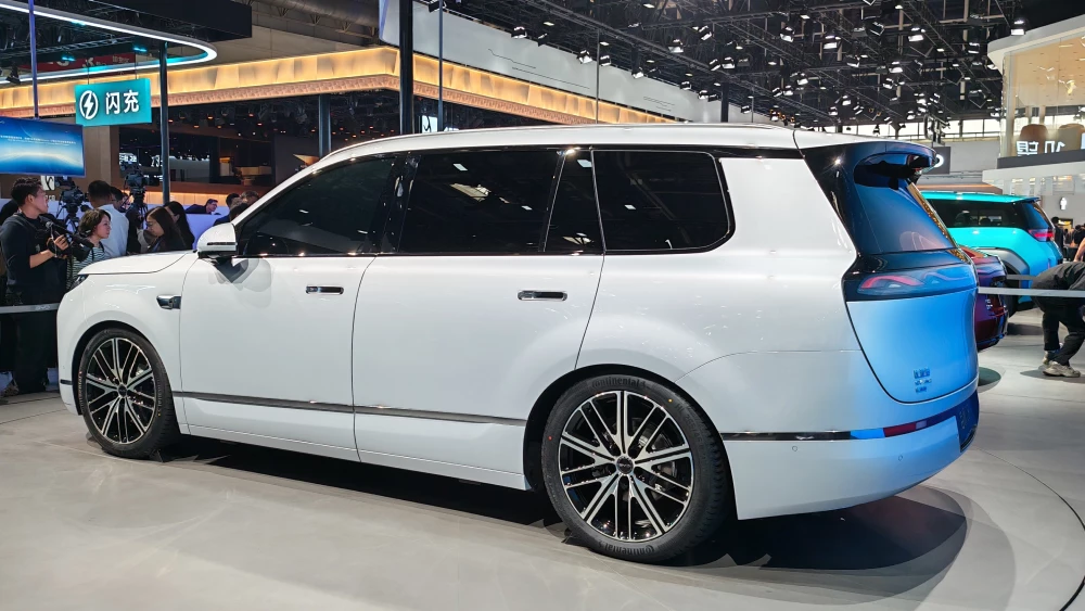  Электрический кроссовер BYD Sealion 08 показали в Пекине. У него 900 км запаса хода