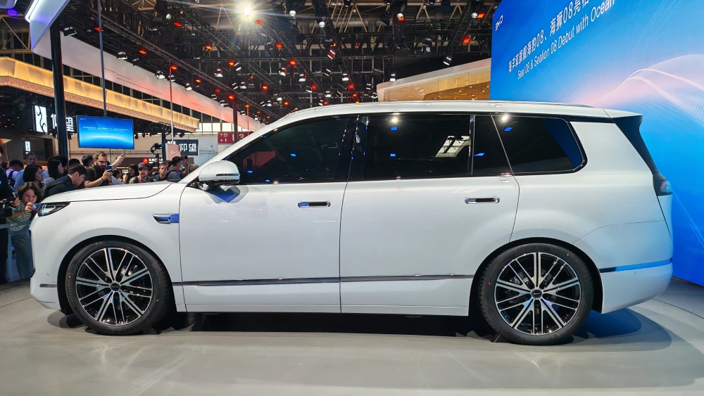  Электрический кроссовер BYD Sealion 08 показали в Пекине. У него 900 км запаса хода