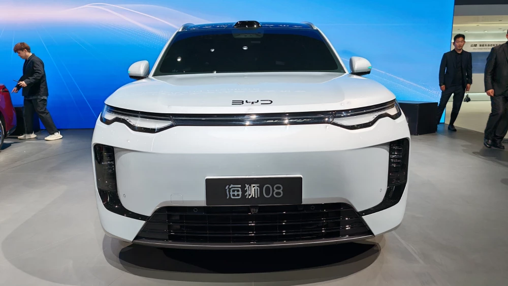  Электрический кроссовер BYD Sealion 08 показали в Пекине. У него 900 км запаса хода